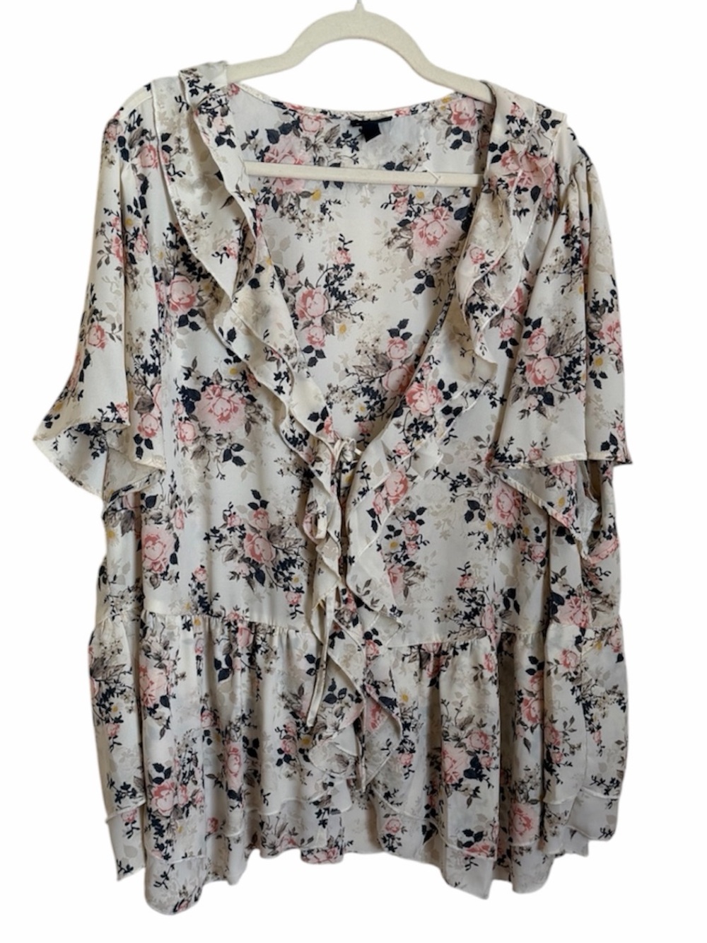 torrid Cream Floral Ruffle Peplum Tie-Front Blouse with Pink Roses. Size 4X